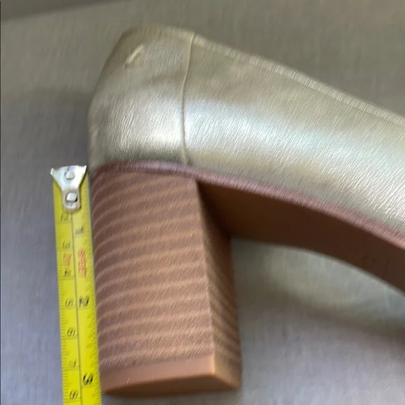 NWT Zodiac Gracie Gold Metallic Heel Pumps Size 7 - Picture 8 of 11